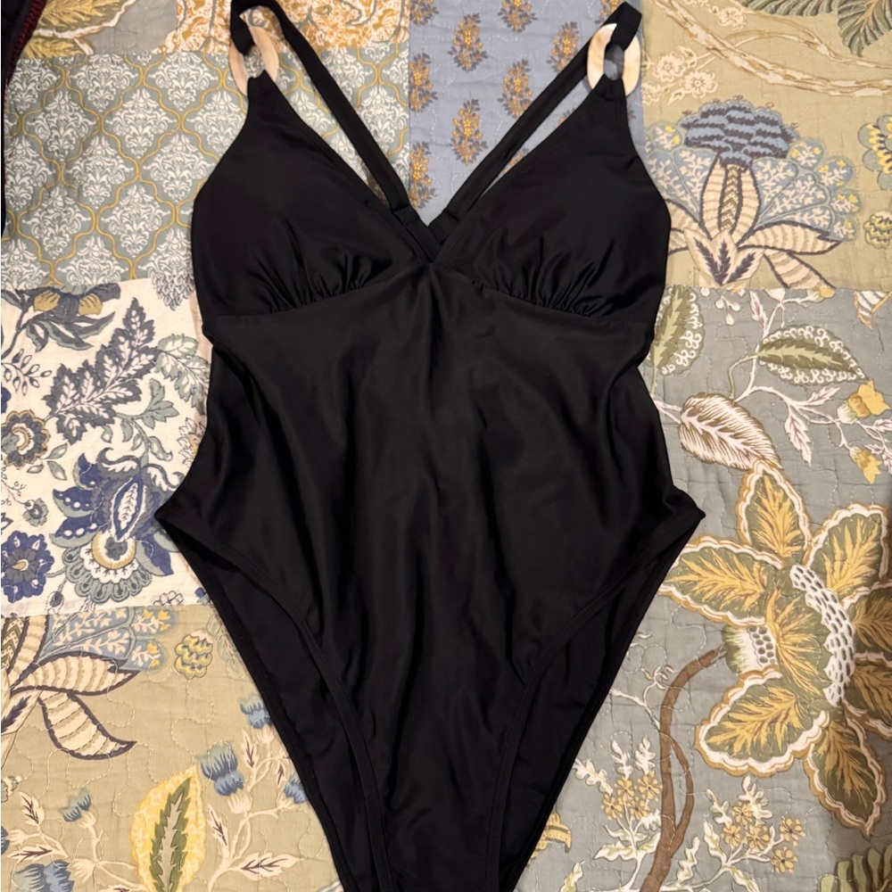 VENUS Elegant Black Swimsuit